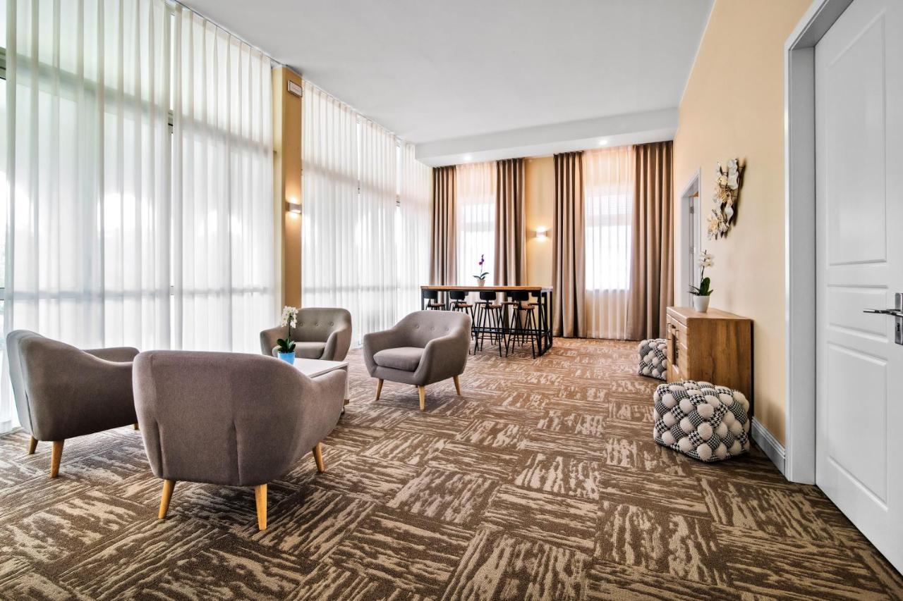 Toscanina Garni Hotel Dobrovo Esterno foto